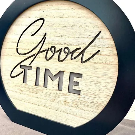 New Baazar Escape アパート ティラナ